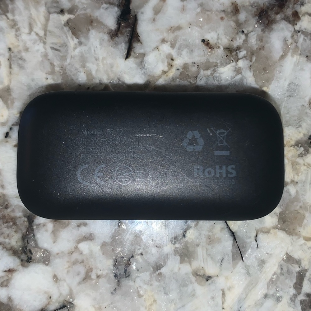 Black Wireless Earbuds w/ Charging USB - Picture 9 of 9
